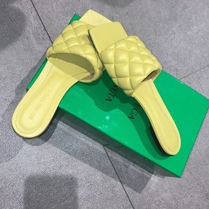 Bottega Veneta Padded Flat Sandals - Yellow Intercciato